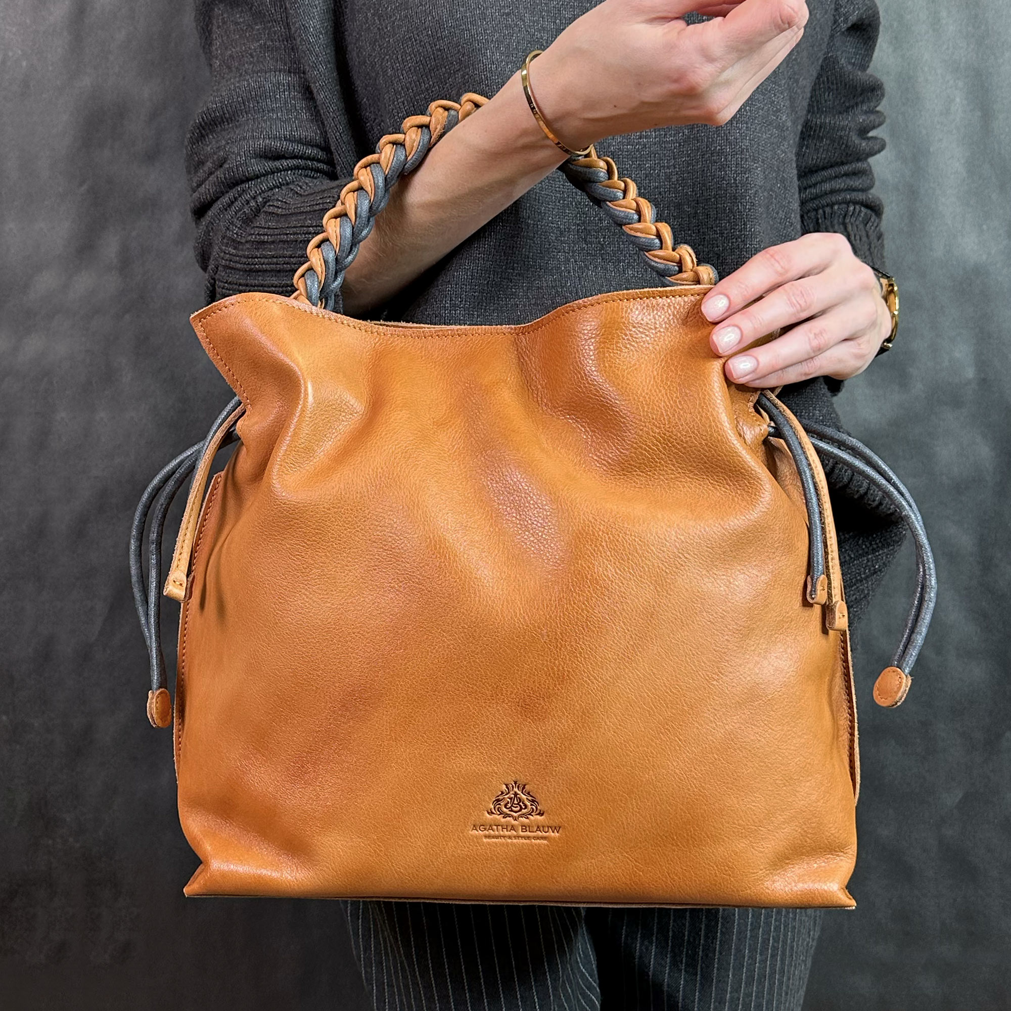 Женская кожаная сумка серии Bluestar