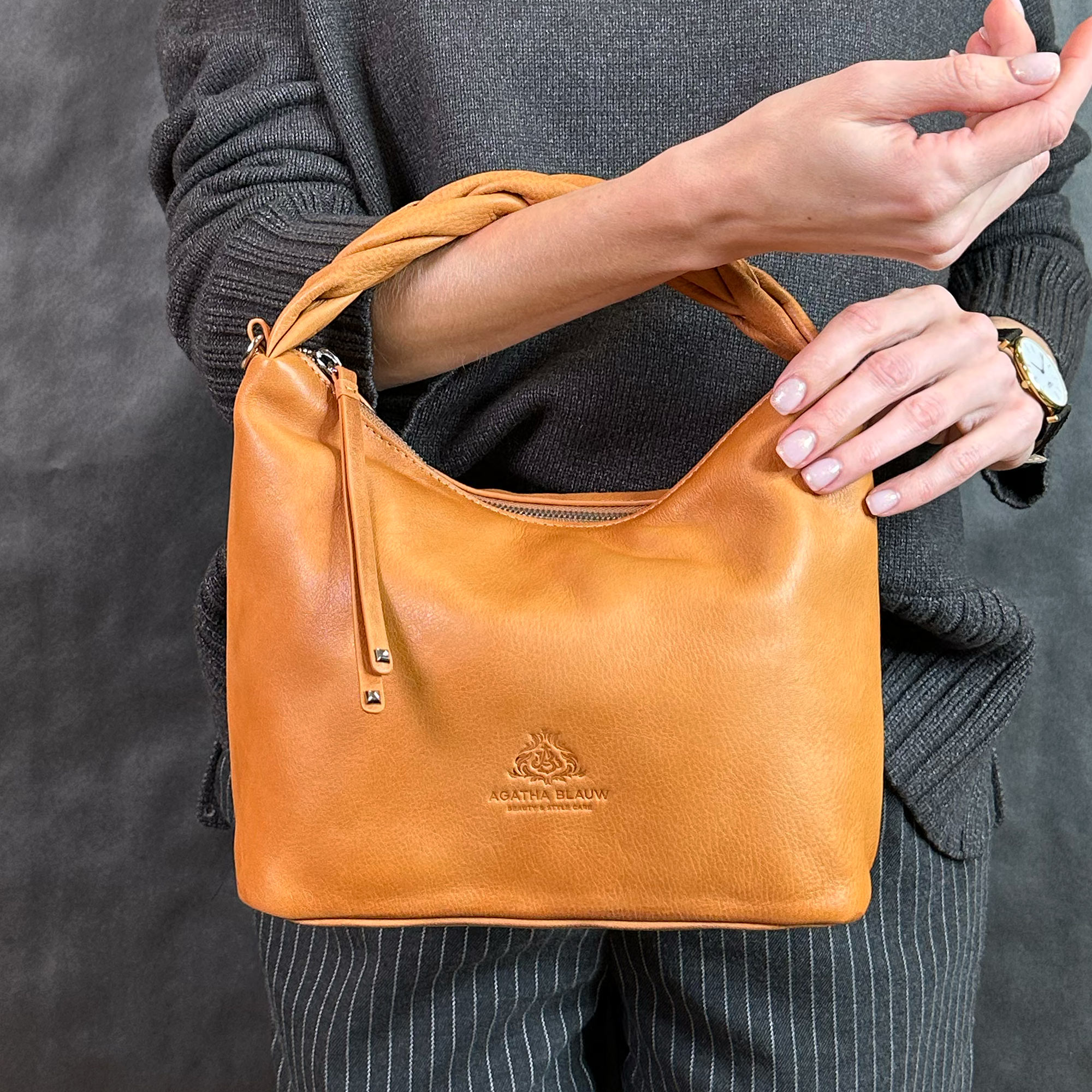 Женская кожаная сумка серии Camelia